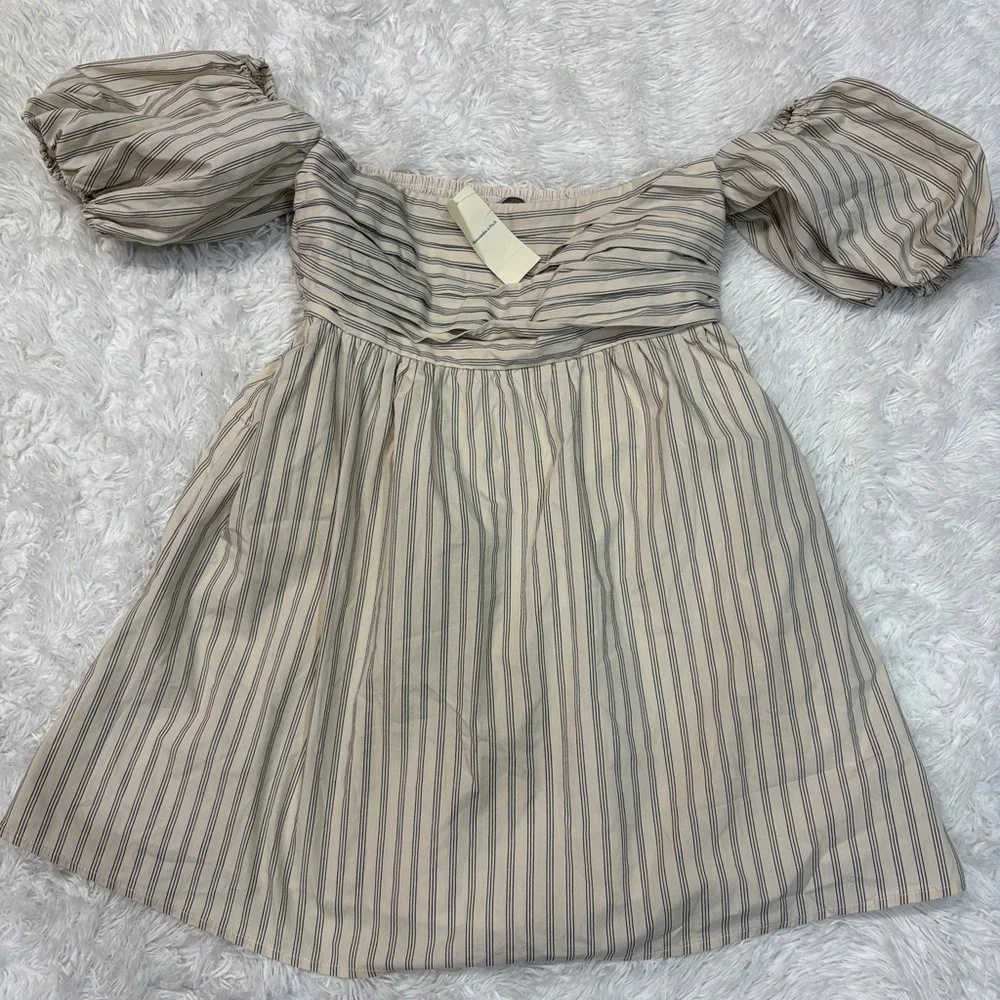 Abercrombie & Fitch Emerson Off-the-Shoulder Dress beige - Picture 3 of 5